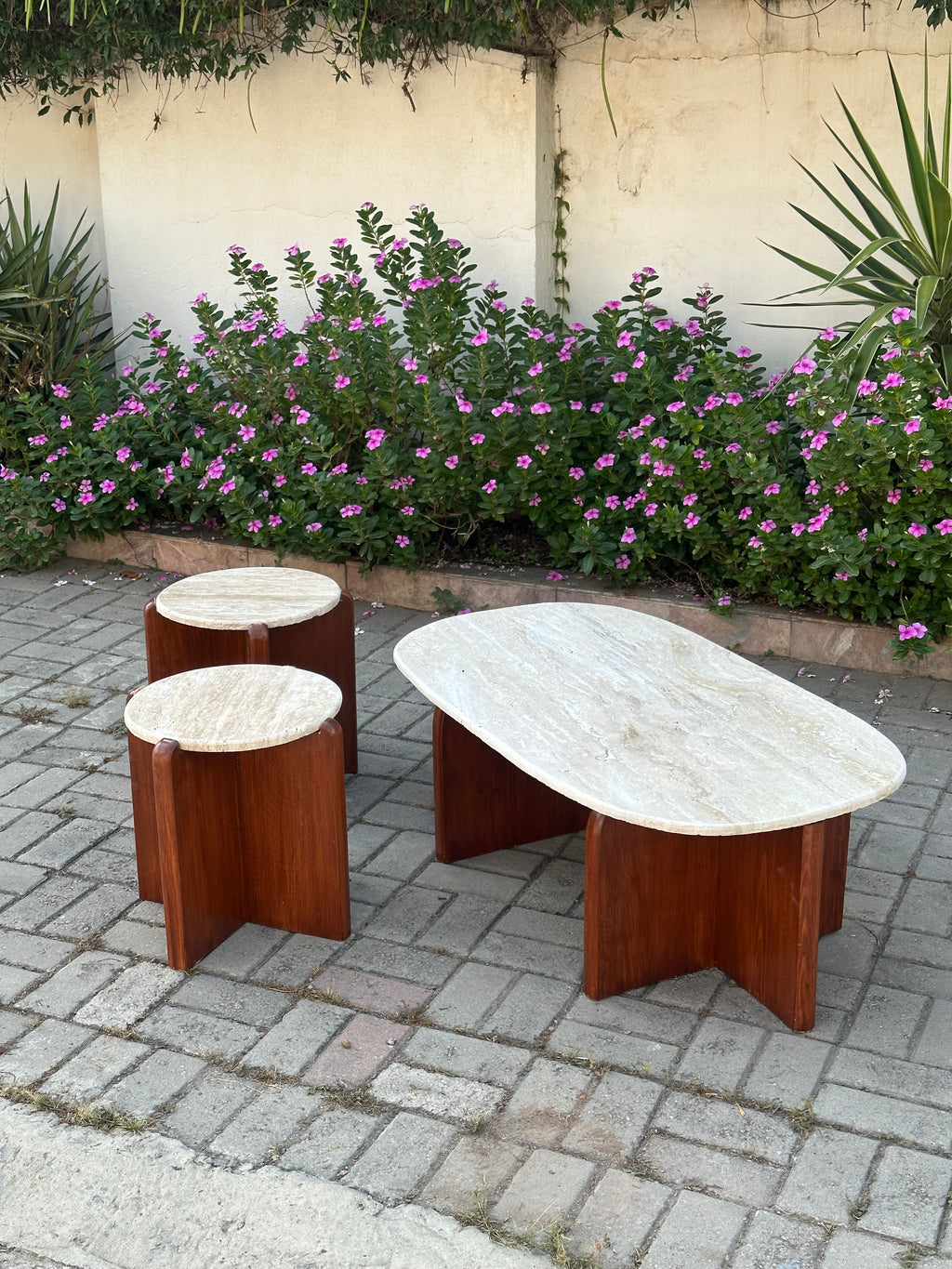 OVAL TRAVO TABLE