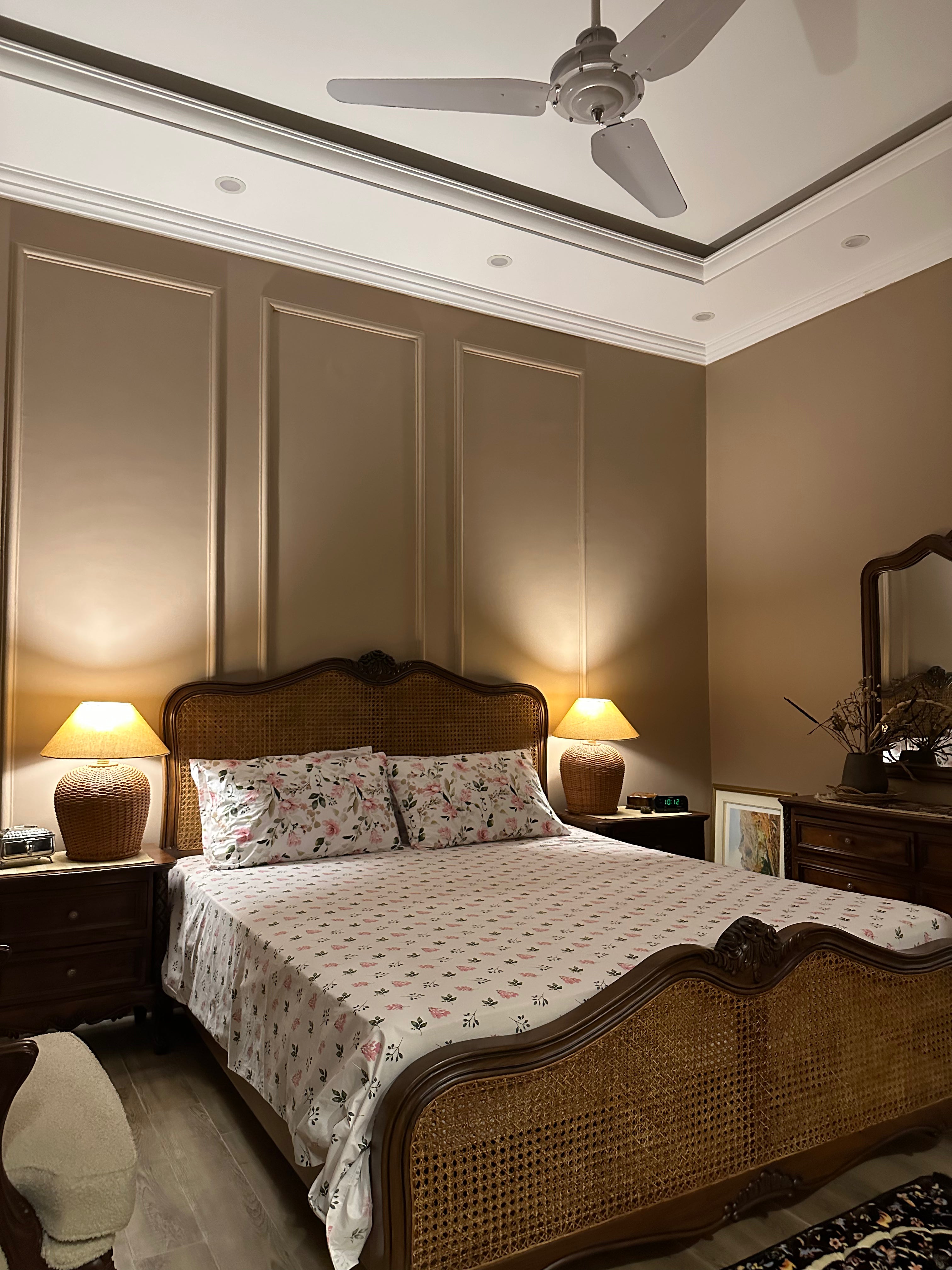 NSTURAL RATTAN BED