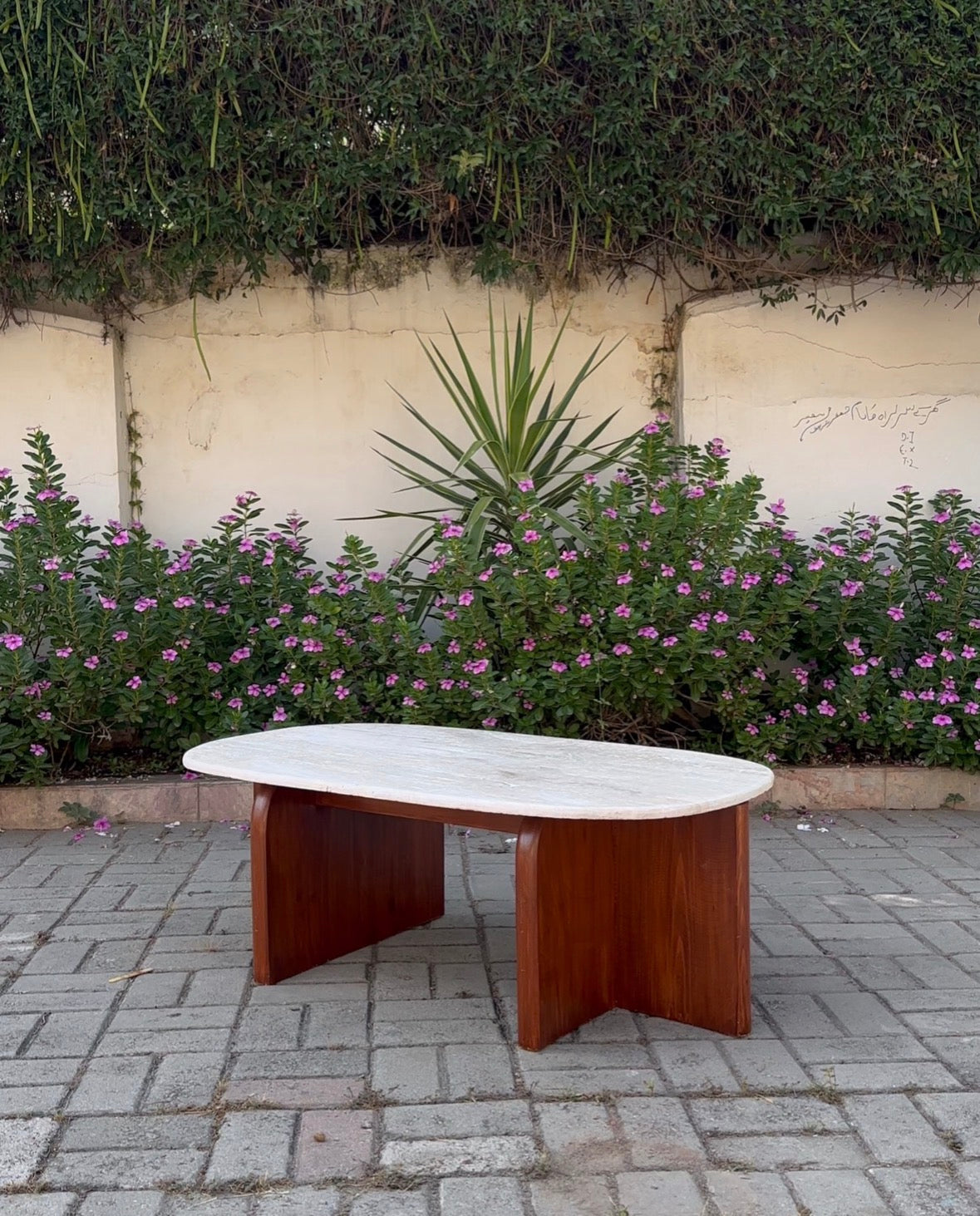 OVAL TRAVO TABLE