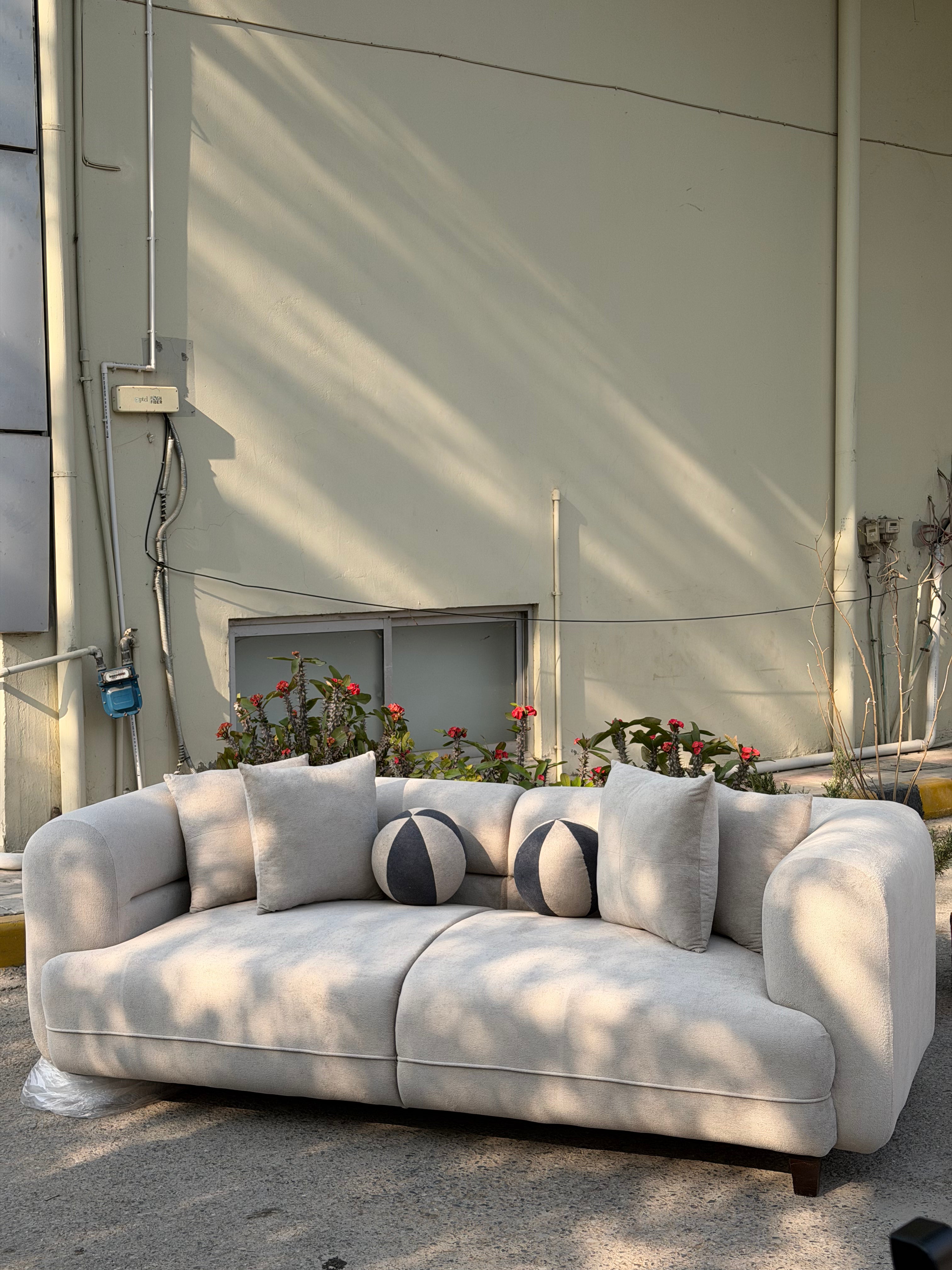 Sora Minimal modular Sofa