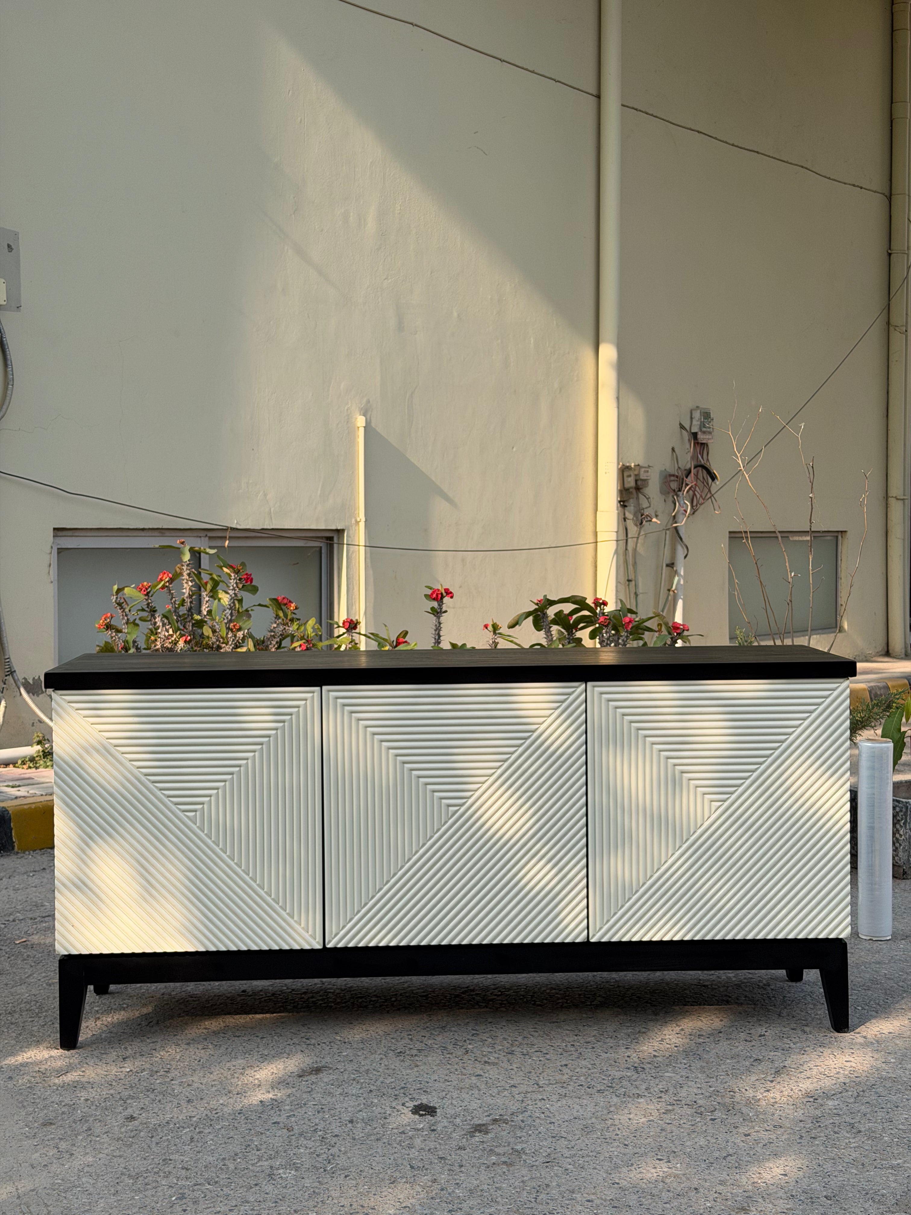 ARLO SIDEBOARD